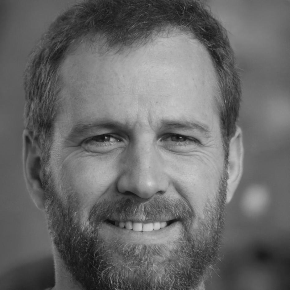 Retrato profesional de Miguel Fernández